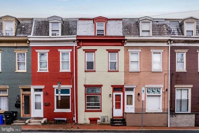 Building Photo - 411 Herr St