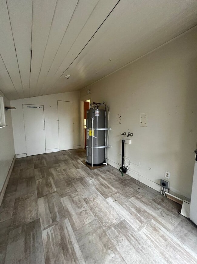 Building Photo - 2-Bedroom 1-Bathroom home in Cottage Grove!