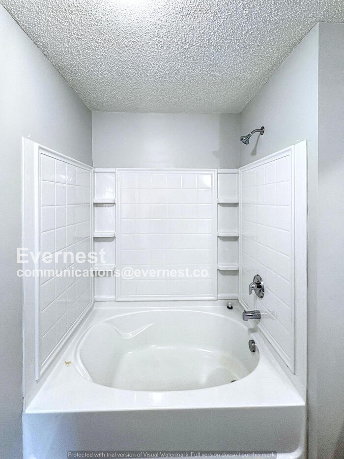 Building Photo - 223 Shenandoah Dr