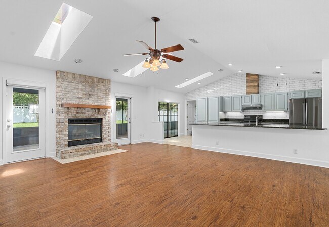 Building Photo - **Available February 2026***Welcome Home :: 3/2 with oversized fenced backyard in Indian Pines!