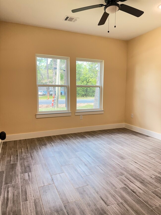 Building Photo - 14844 Coaltown Rd