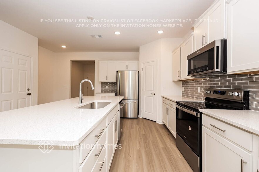 Building Photo - 430 Jet Strm Dr