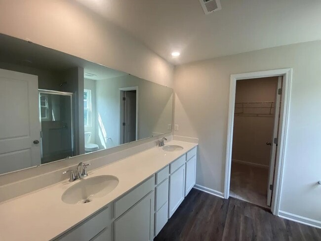 Building Photo - 1537 Woodhouse Dr