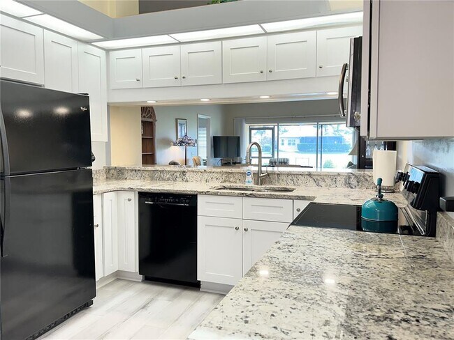 Building Photo - 5906 Doral Dr