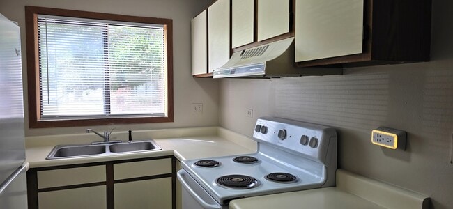 Building Photo - 429 Berkshire Dr