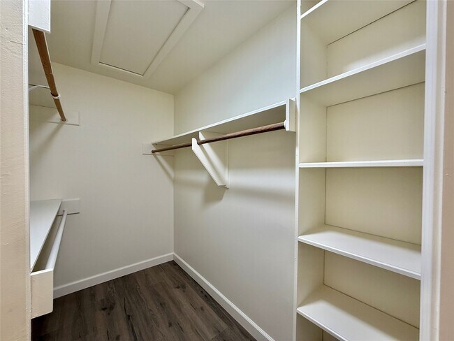 Building Photo - 2043 Cherry Laurel Dr