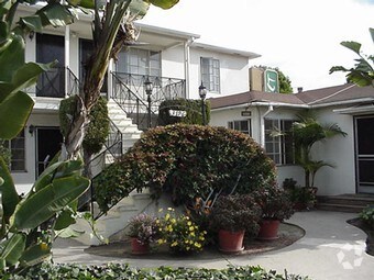 Primary Photo - 3796 Colonial Ave