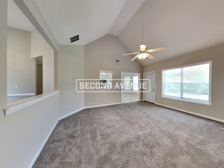 Building Photo - 661 Morningside Dr N