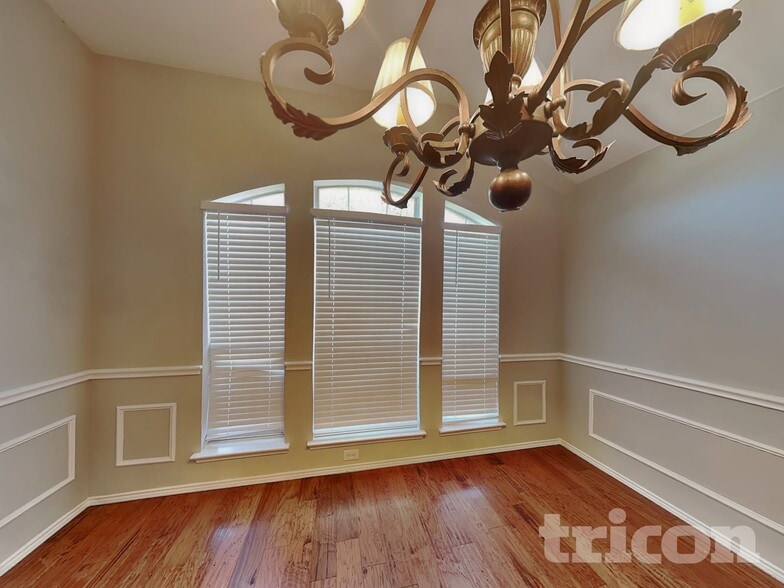 Building Photo - 4702 Valleyview Dr