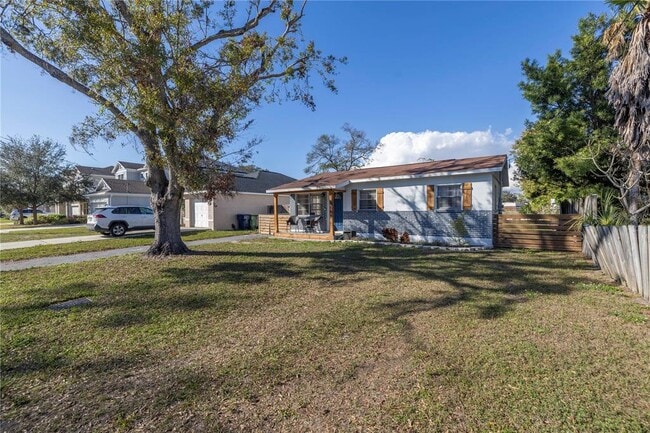 Building Photo - 3605 W Iowa Ave