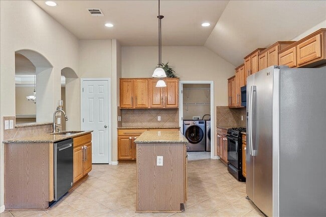 Building Photo - 1503 E Park St