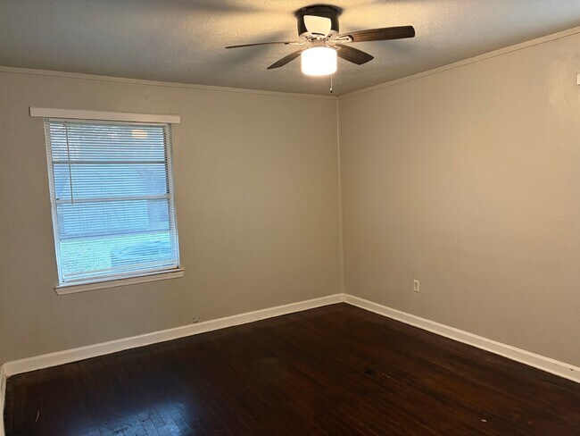 Building Photo - 5818 Glenhurst Dr