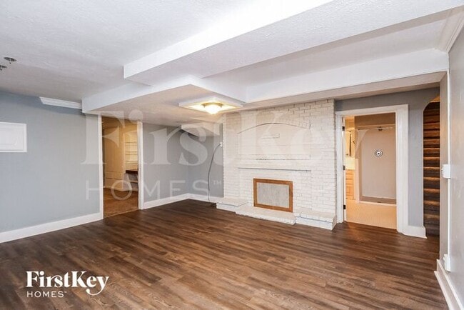 Building Photo - 705 NE Shady Ln Dr