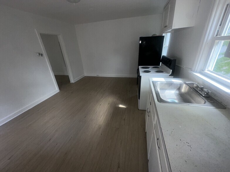 Building Photo - 115 East Ave