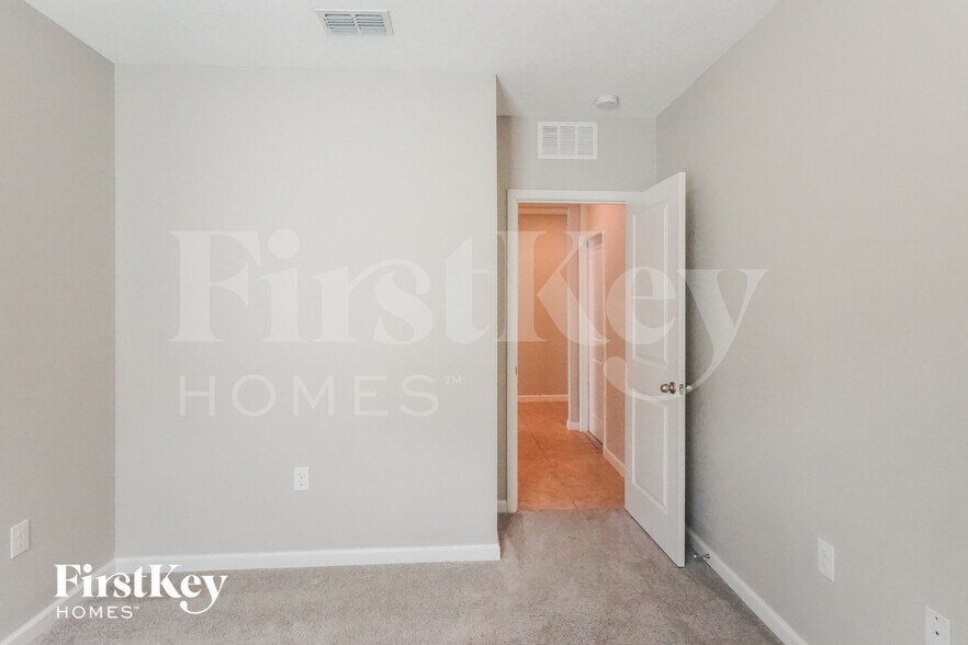 Building Photo - 822 Fillmore Ct