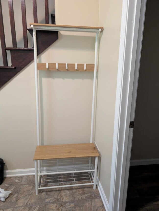 Building Photo - Room in House on Karl Ct