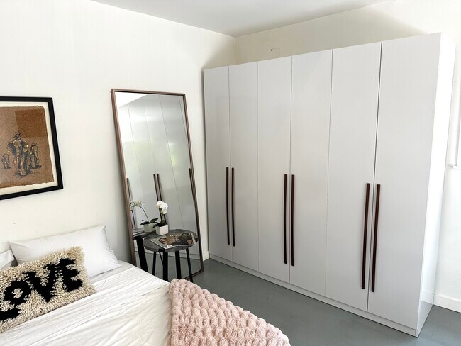 Wall unit Wardrobe closet (closed) - 1902 Walcott Way