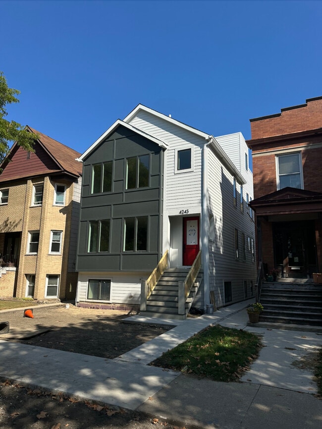 Building Photo - 4243 N Damen Ave