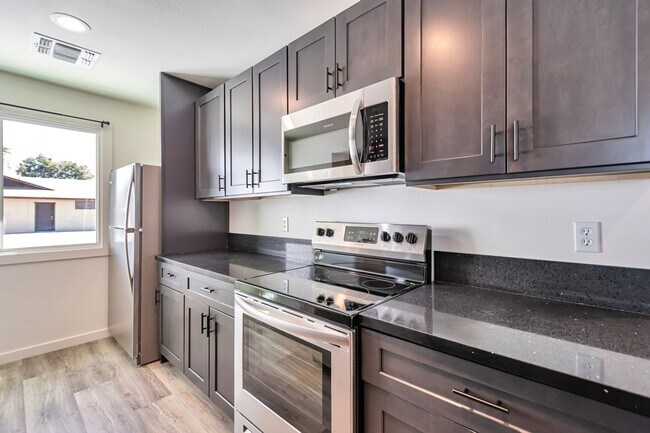 Building Photo - Huge 2 Story Home in Prime ASU neighborhood