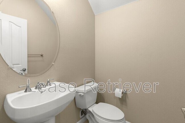 Building Photo - 265-269 S Sonrisa St