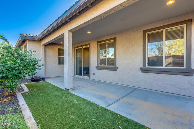 Building Photo - 4770 E Tierra Buena Ln