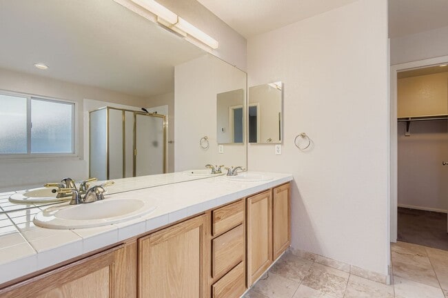 Building Photo - Spacious 4-Bedroom Home in Parker’s Desira...
