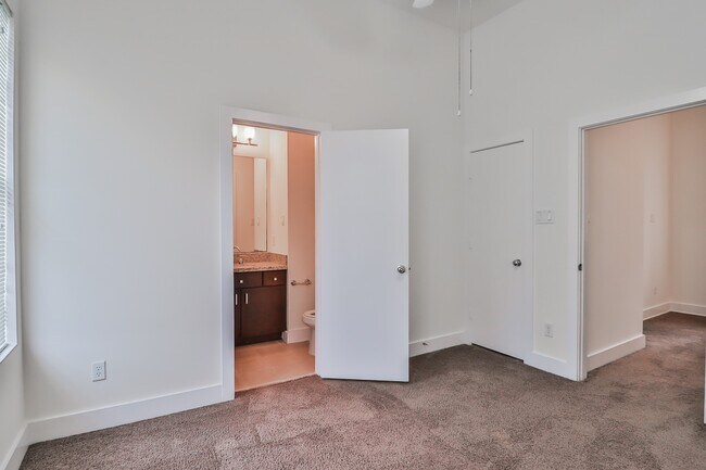 Building Photo - 4403 Austin St