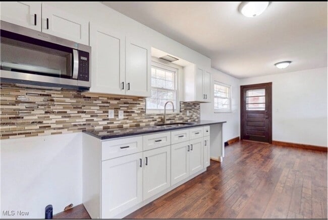 Building Photo - 240 Stardust Dr