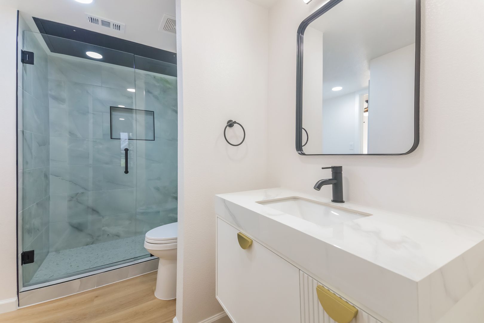 Building Photo - 9920 Forest Ln