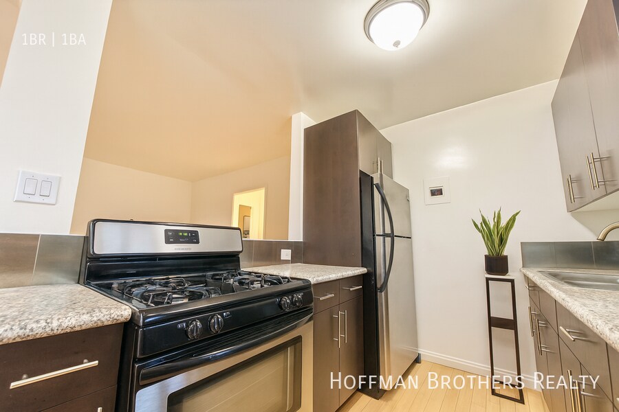 Building Photo - 924 Hancock Ave