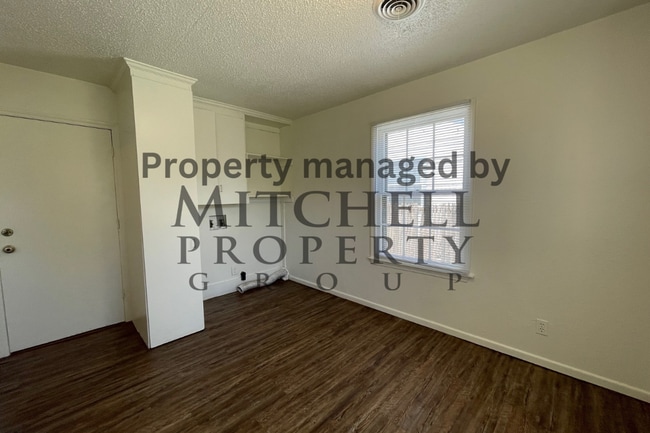 Building Photo - Welcome to 4207 S. Hughes! Nice 2 bedroom,...