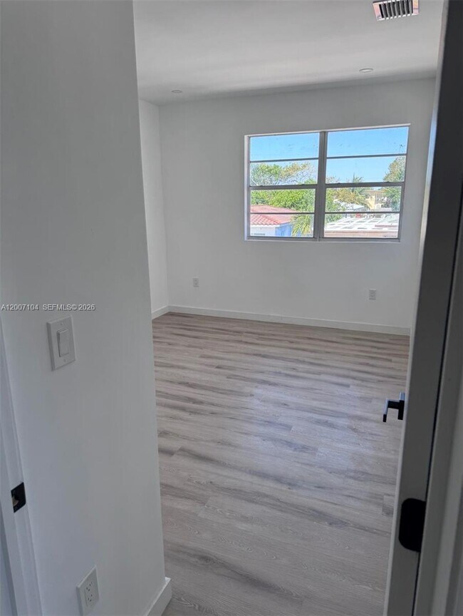 Building Photo - 950 79th Terrace