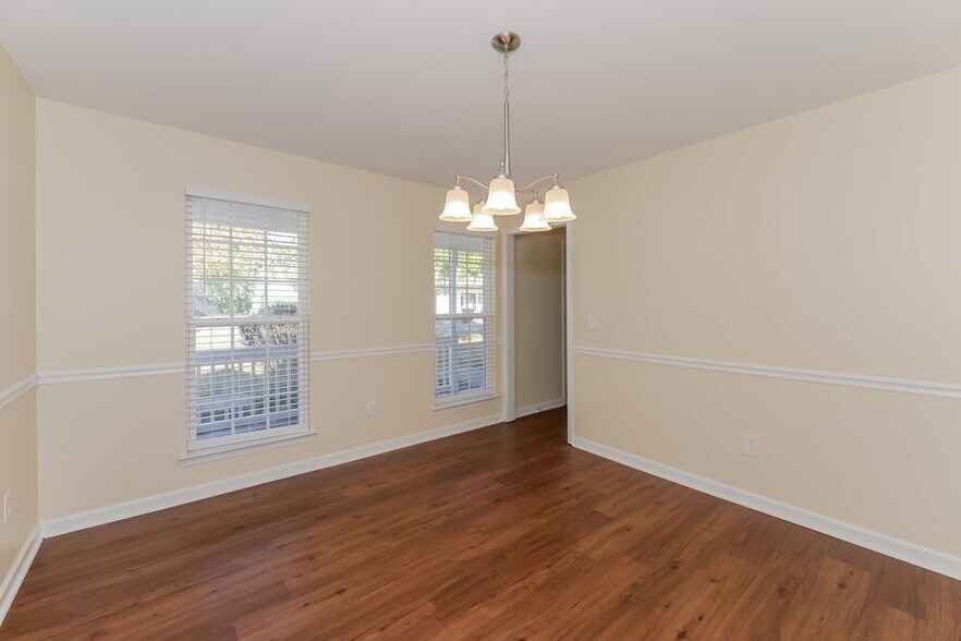 Building Photo - 1043 Vanguard Dr