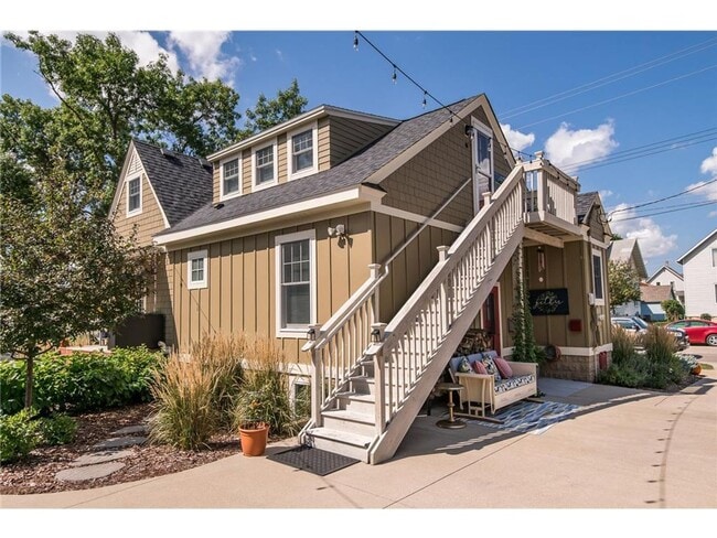 Building Photo - 538 4th Ave NW