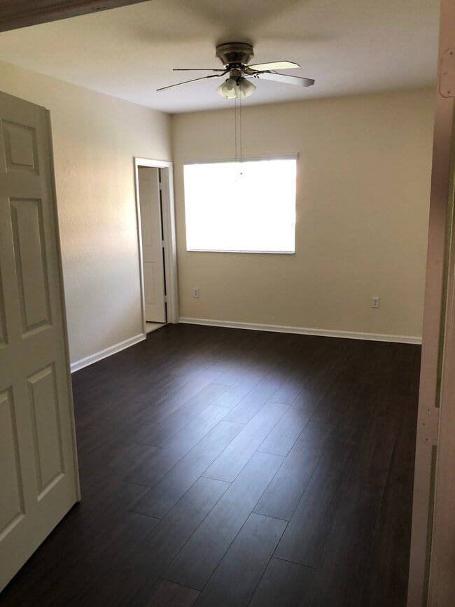 Building Photo - 5023 SE Mariner Garden Cir