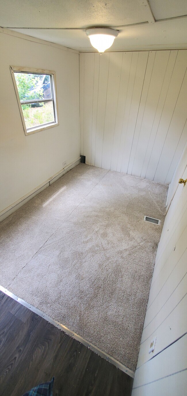 Building Photo - Liberty Church MHC