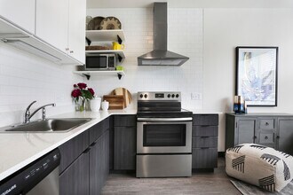 Interior - 1 BR / 1 BA - Highland Junction