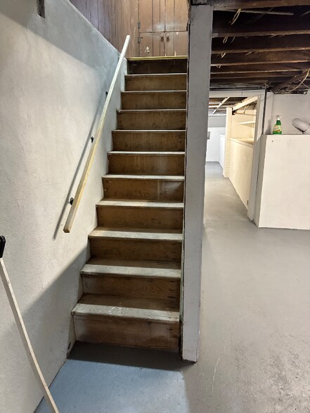 Building Photo - 723 E Woodlawn St