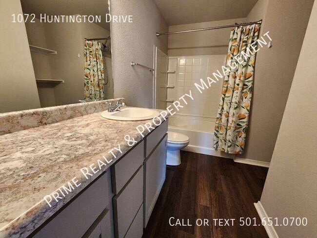 Building Photo - 1072 Huntington Dr