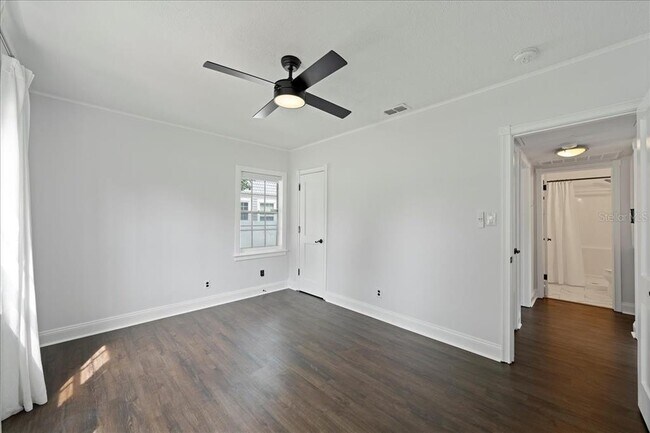 Building Photo - 3901 W Swann Ave
