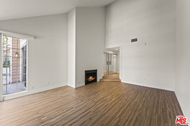 Building Photo - 4338 Redwood Ave