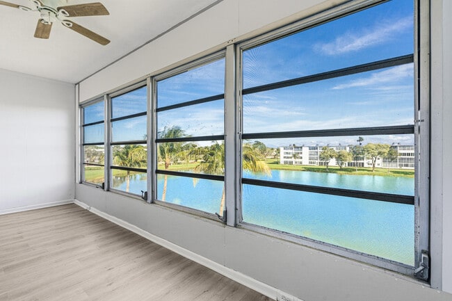 Building Photo - 4067 Yarmouth E