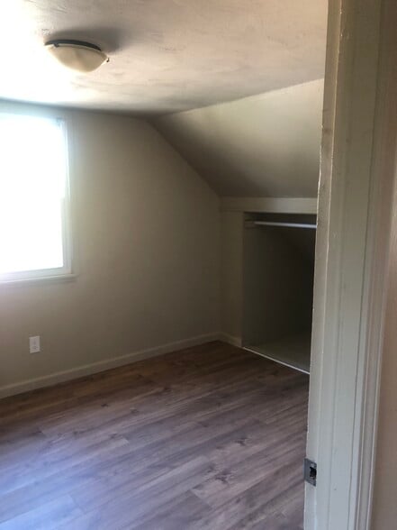 Building Photo - 3207 Alpena St