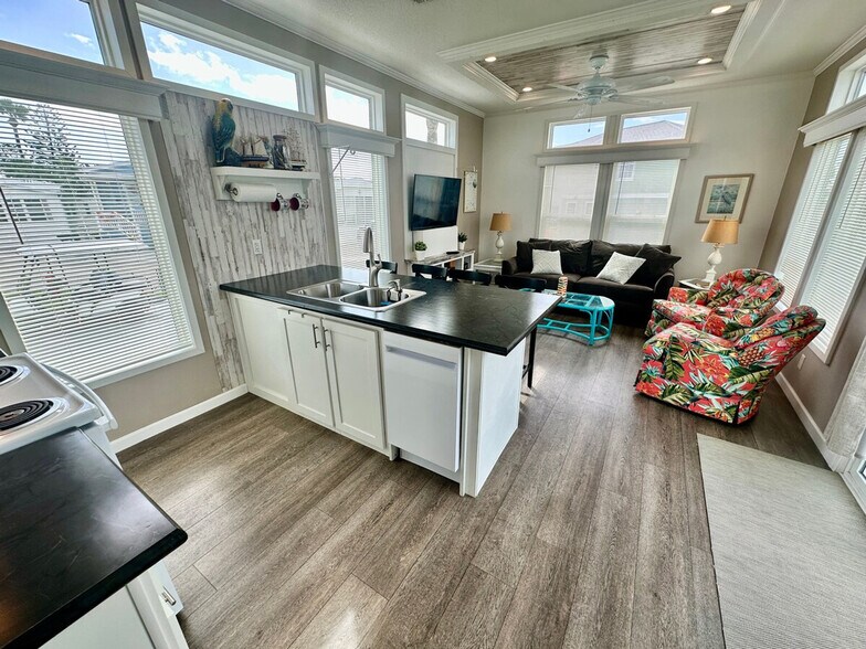 Building Photo - 731 Nettles Blvd