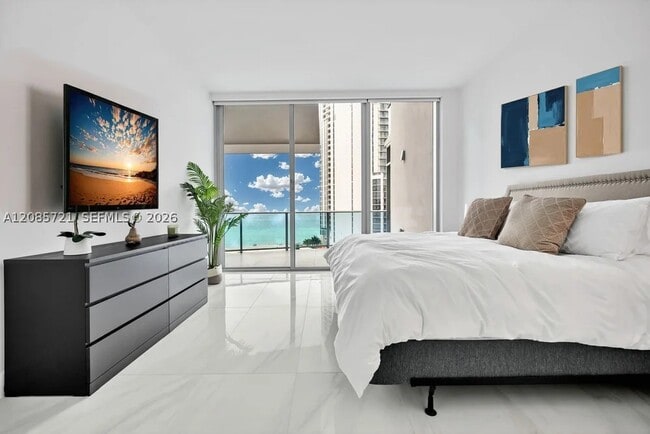 Building Photo - 17550 Collins Ave