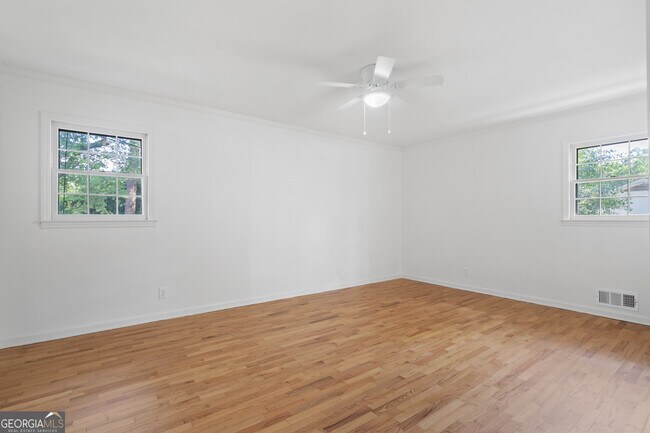 Building Photo - 223 Brookwood Dr