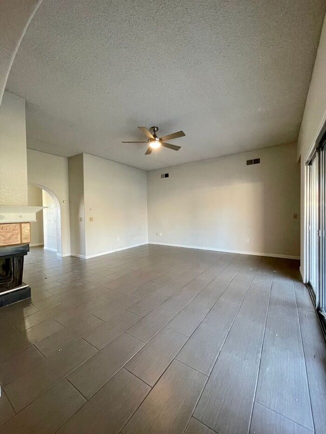 Building Photo - COMING SOON! ADORABLE 3 BEDROOMS/ 2BATHS SINGLE LEVEL HOME!!