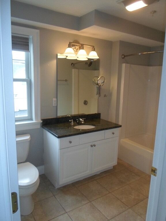 Building Photo - 10 Porter St