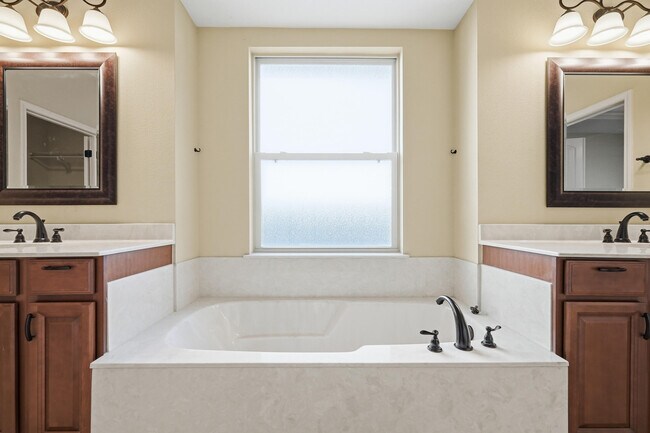 Building Photo - 1705 19th St