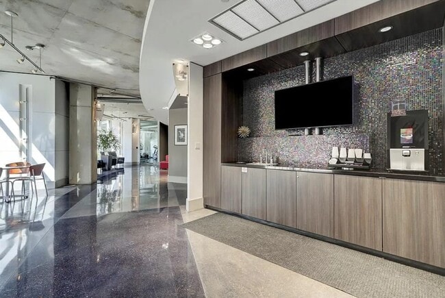 Building Photo - 1901 Post Oak Blvd